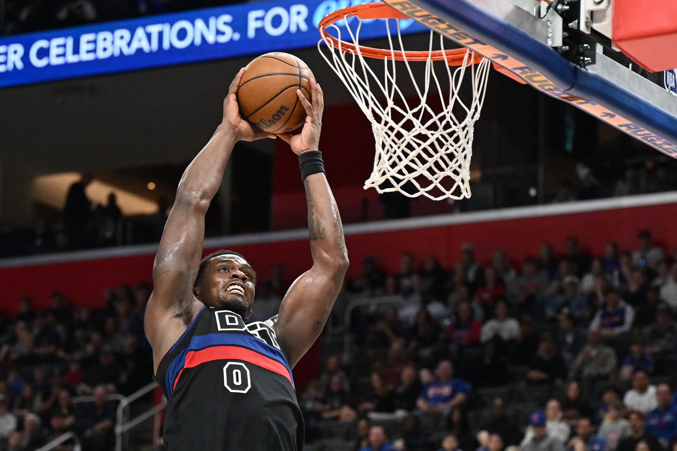 底特律禁区攻防支柱！杜伦出战达65场 具备赛季奖项评选资格